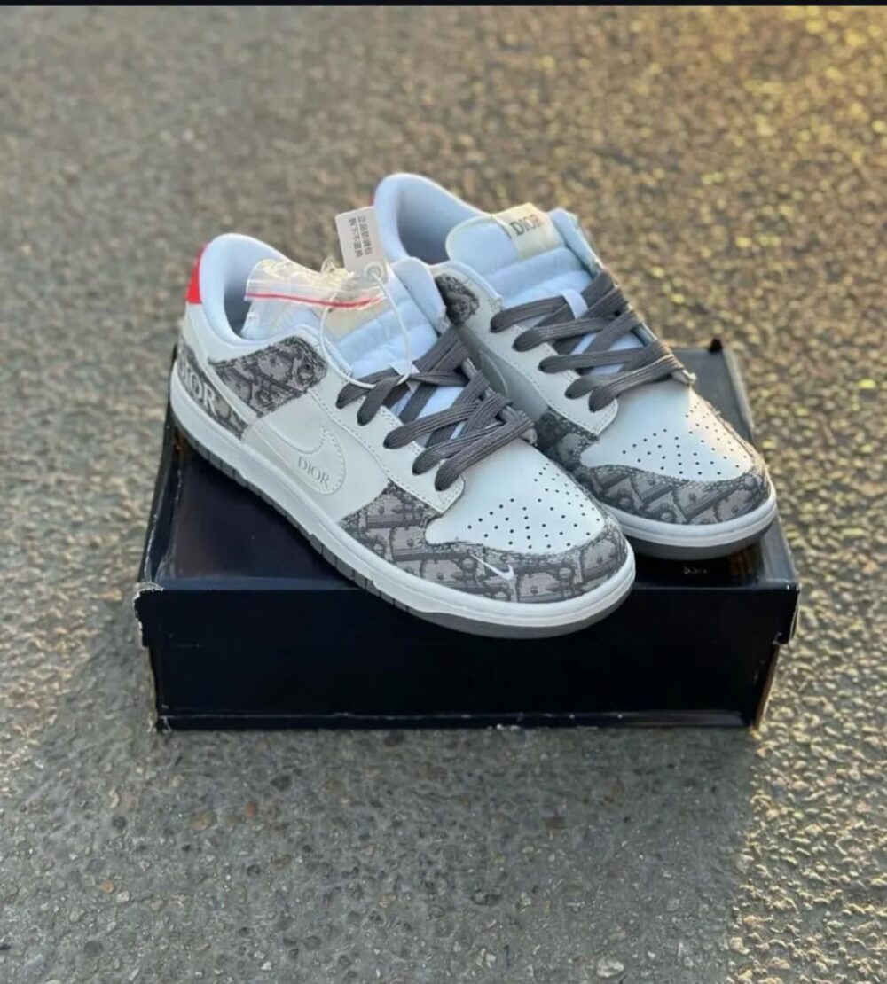NIKE SB DUNK DIOR 2025 - Image 3